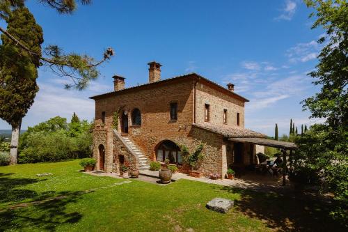 Taman di luar Villa Scianellone