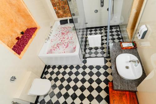 Un baño de Hotel Durjay Garh