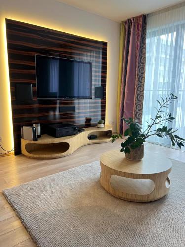 Skau 2 Eurovea Garden View Free Parking