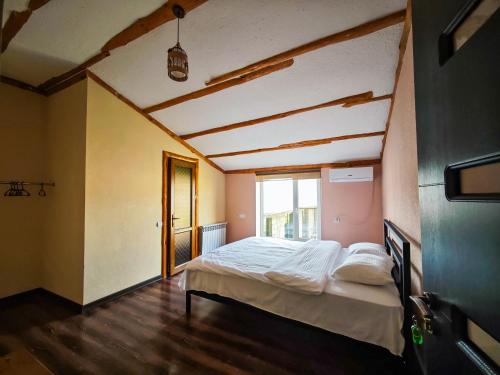 a bedroom with a large bed in a room at Areni Wine Art in Areni