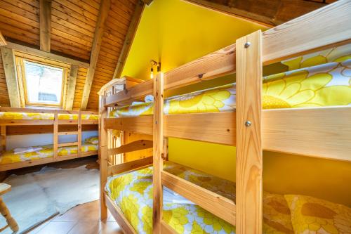 Letto o letti a castello in una camera di Tarvisio Tre Confini Functional Apartment
