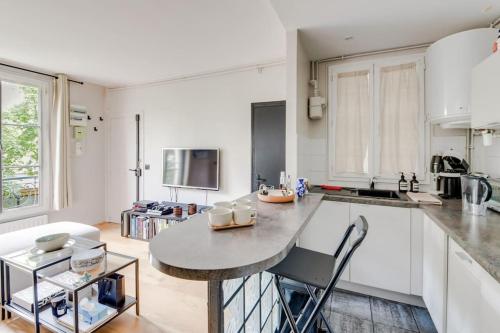 Bel appartement 2 pièces place de la République 75011