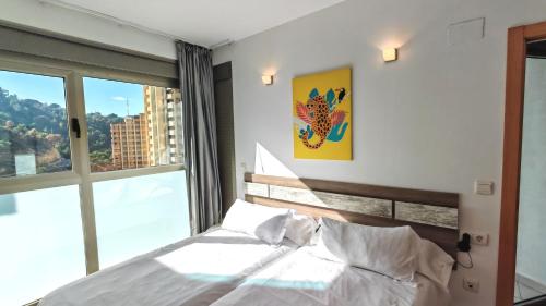 Posteľ alebo postele v izbe v ubytovaní Skyline 5 Apartment with private balcony and nice views