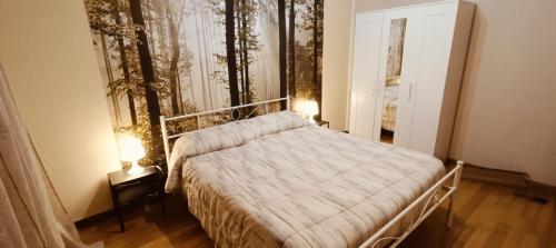 a bed in a room with two lamps and a window at Villa Mery in LʼAmericano