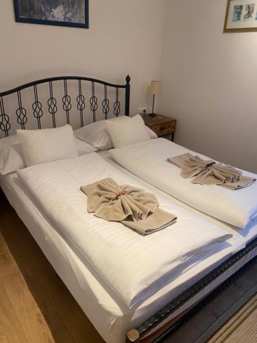 En eller flere senge i et værelse på Apartment DOLCE VITA