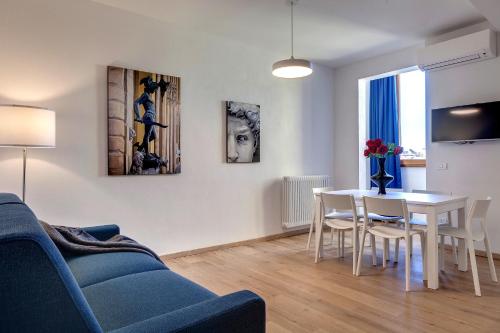 Sacha Apartment by Mamo Florence