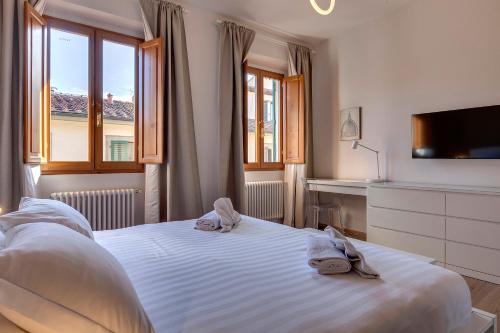 Sacha Apartment by Mamo Florence
