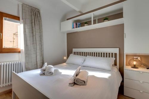 Sacha Apartment by Mamo Florence