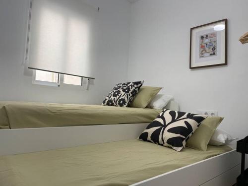 Ένα ή περισσότερα κρεβάτια σε δωμάτιο στο Jordi home 15 minutes to center by train