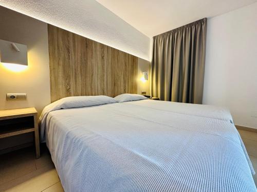 Katil atau katil-katil dalam bilik di Apartamentos Jet - Adults Only
