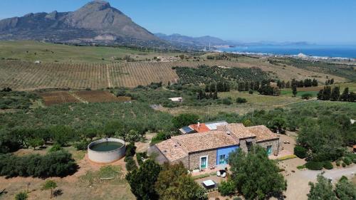 an aerial view of a house in a vineyard at Terre Di Himera in Buonfornello