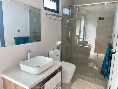 Ένα μπάνιο στο Charming Intimate Villa