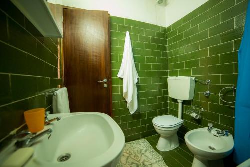 Ένα μπάνιο στο Seaview 1 Bed Apartment