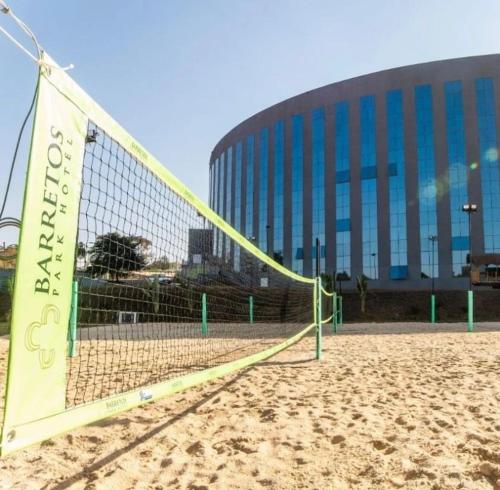 Condomínio Barretos Thermas Park - Flat Parque do Peãoの敷地内または近くにあるテニス施設またはスカッシュ施設