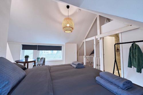 Ruang duduk di The Art Gallery - Jean-Michel's Place - By T&S