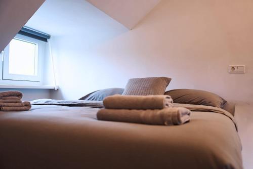 Katil atau katil-katil dalam bilik di The Art Gallery - Jean-Michel's Place - By T&S