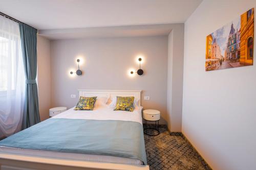 a small bedroom with a bed and a window at Vila Carol in Alba Iulia
