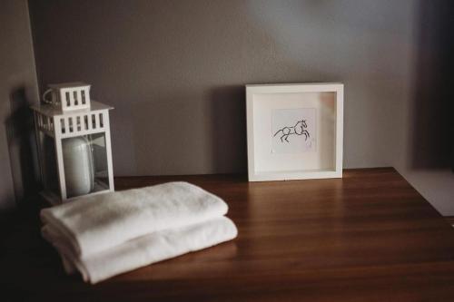 a room with a picture of a horse on a table at Gostar in Jelenia Góra