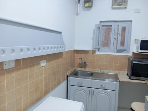 Kuchyň nebo kuchyňský kout v ubytování Abeer Guest House