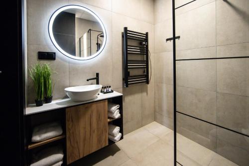 a bathroom with a sink and a mirror at Sarmata in Czyżówek