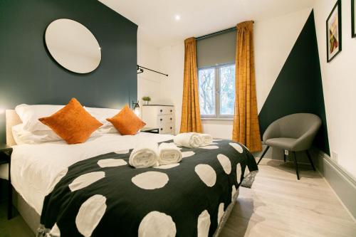 Postel nebo postele na pokoji v ubytování 3 Bed, 2 Bath Apt, City Centre, Parking