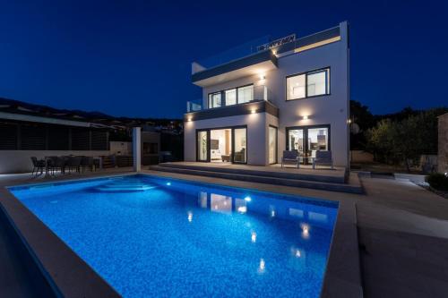 Luxury Villa Wonder heated pool 32 m2 sea view
