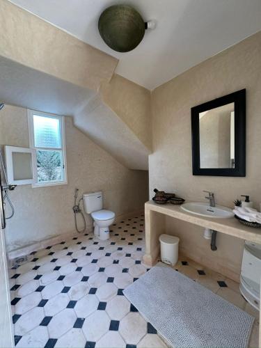 a bathroom with a sink and a toilet at Villa du calme in Essaouira