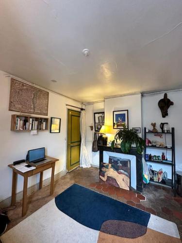 Cozy & authentic stay in the heart of Paris
