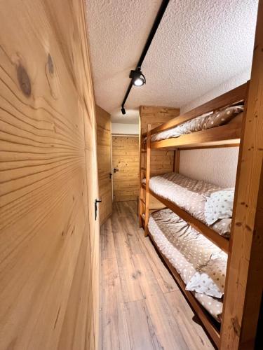 VAL THORENS, SERAC 7 - TOUT NEUF, pied des pistes, plein sud, vue magnifique - familial