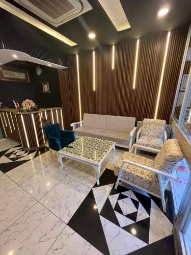 a living room with two chairs and a couch at Garra Hotel in Konya