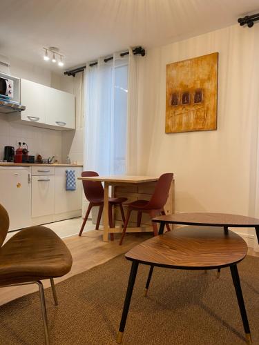 Photo de la galerie de l'établissement Appt 3 pièces proche commerces, à Alfortville