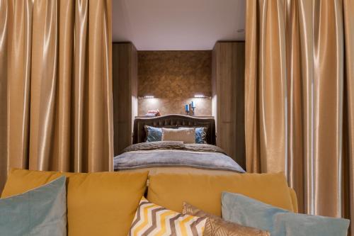 Ένα ή περισσότερα κρεβάτια σε δωμάτιο στο Raugyklos apartamentai