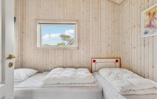 Ένα ή περισσότερα κρεβάτια σε δωμάτιο στο 4 Bedroom Cozy Home In Assens