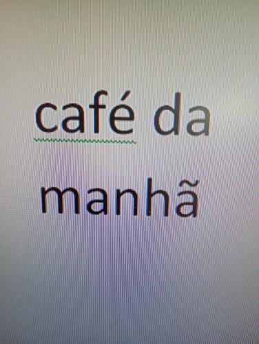 a close up of the words cafe ah manica on a screen at Pousada Chale Pico da Bandeira in Alto Caparao
