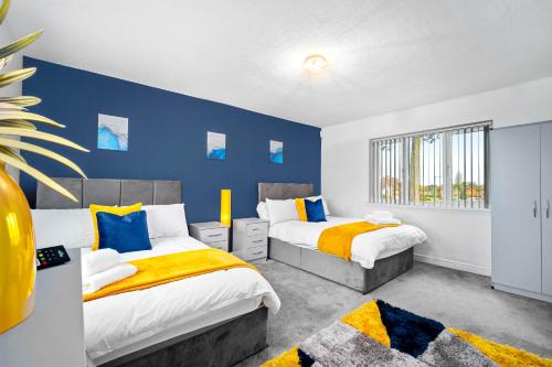 6 bedroom Home in Solihull - Near NEC, JLR, HS2 and BHX photo 3