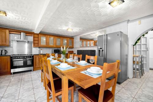 6 bedroom Home in Solihull - Near NEC, JLR, HS2 and BHX photo 37