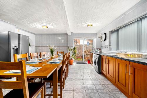 6 bedroom Home in Solihull - Near NEC, JLR, HS2 and BHX photo 39