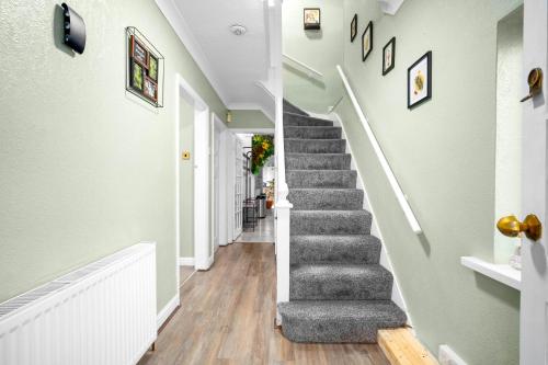 6 bedroom Home in Solihull - Near NEC, JLR, HS2 and BHX photo 50