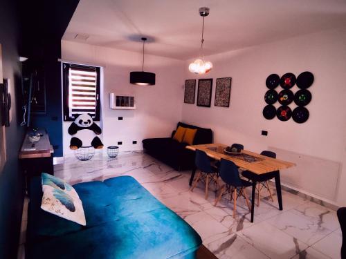 a living room with a couch and a table at Il quattro e l'otto in Rome