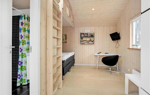 Televisyen dan/atau pusat hiburan di Four-Bedroom Holiday Home In Haderslev