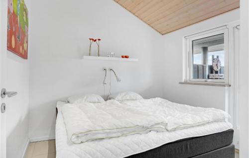 Katil atau katil-katil dalam bilik di Four-Bedroom Holiday Home In Haderslev