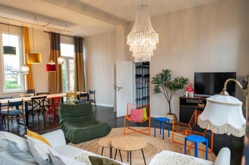 a living room with a couch and chairs and a table at 135qm Loft vor den Toren Hamburgs in Schenefeld