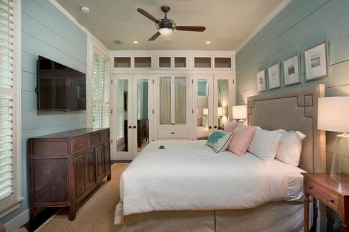 a bedroom with a bed and a ceiling fan at 4 Bedroom Wilson Village Home 43 in Bluffton