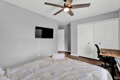 a bedroom with a bed and a ceiling fan at Central Home and Serene WiFi Pet Friendly in Sterling Heights