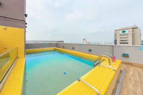 Piscina de la sau aproape de BHomy Vergueiro