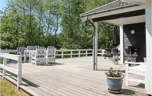 Zahrada ubytování 3 Bedroom Nice Home In Aakirkeby