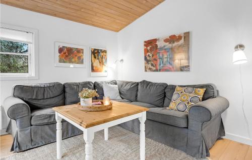 Posezení v ubytování 3 Bedroom Nice Home In Aakirkeby