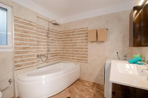 Kúpeľňa v ubytovaní Villa Poseidon Seaside by Villa Plus
