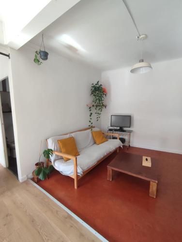 Photo de la galerie de l'établissement Sunny and Fully Furnished Duplex in central Marseille, à Marseille