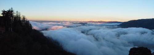 a view of a valley of clouds in the mountains at B&B Il Balcone sul Lago in Brunate